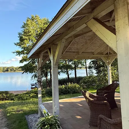 Dom Nad Jeziorem Holiday home *