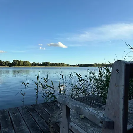 Dom Nad Jeziorem Lutry