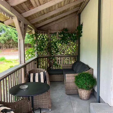 Dom Nad Jeziorem Holiday home Lutry